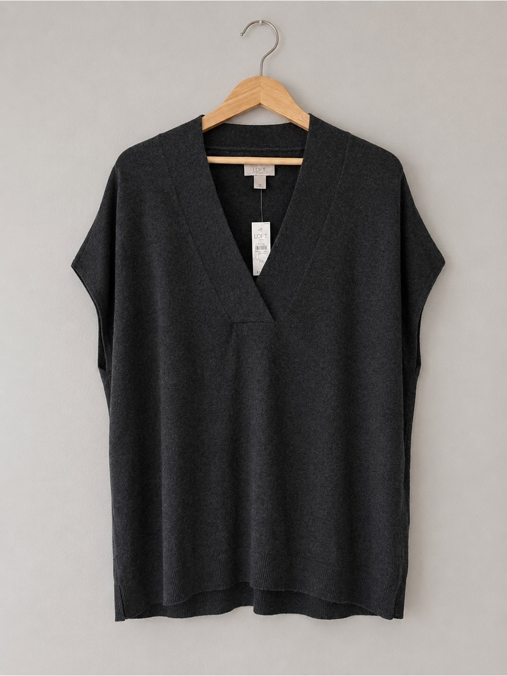 LOFT Outlet NWT Women’s M Charcoal Gray V Neck Extended Shoulder Knit Tunic Top